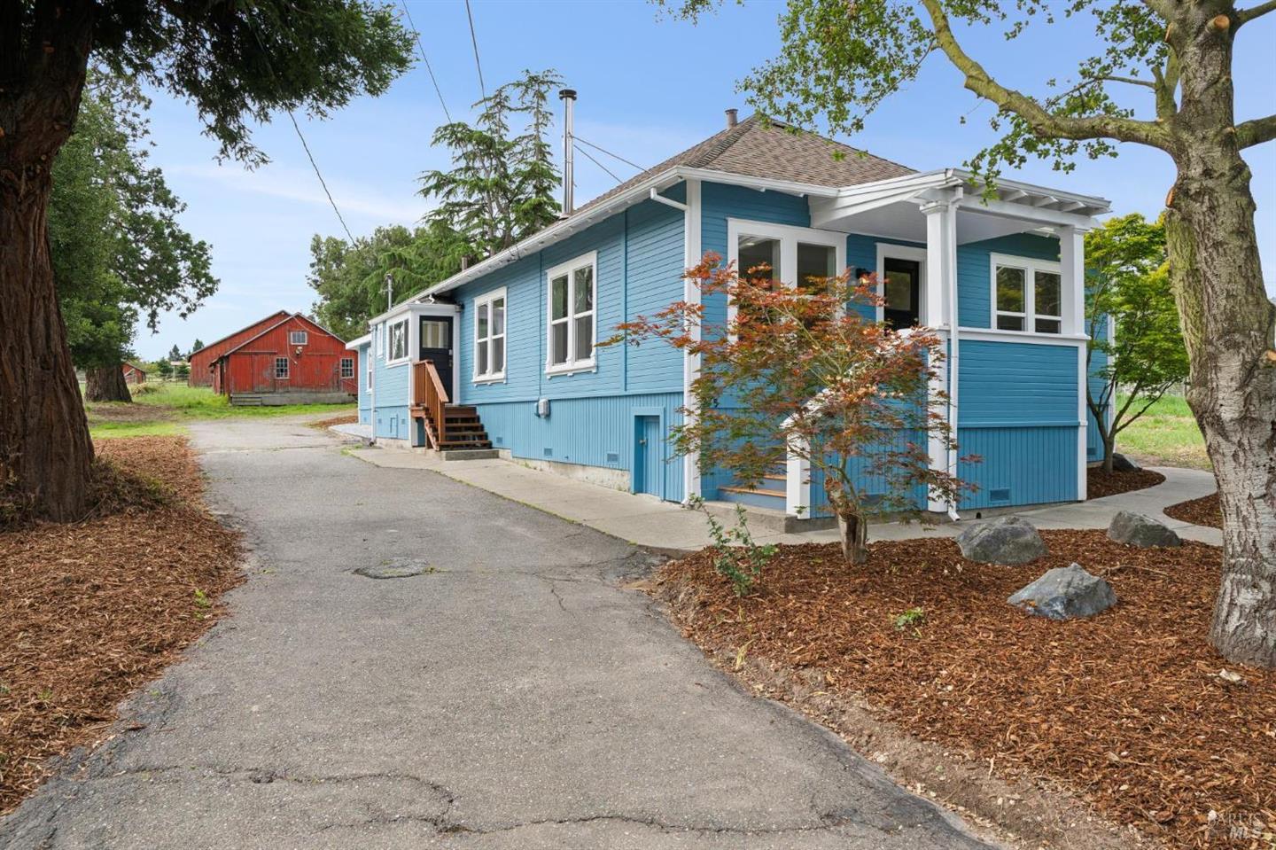 825 Cleveland Avenue, Petaluma, CA 94952/94954