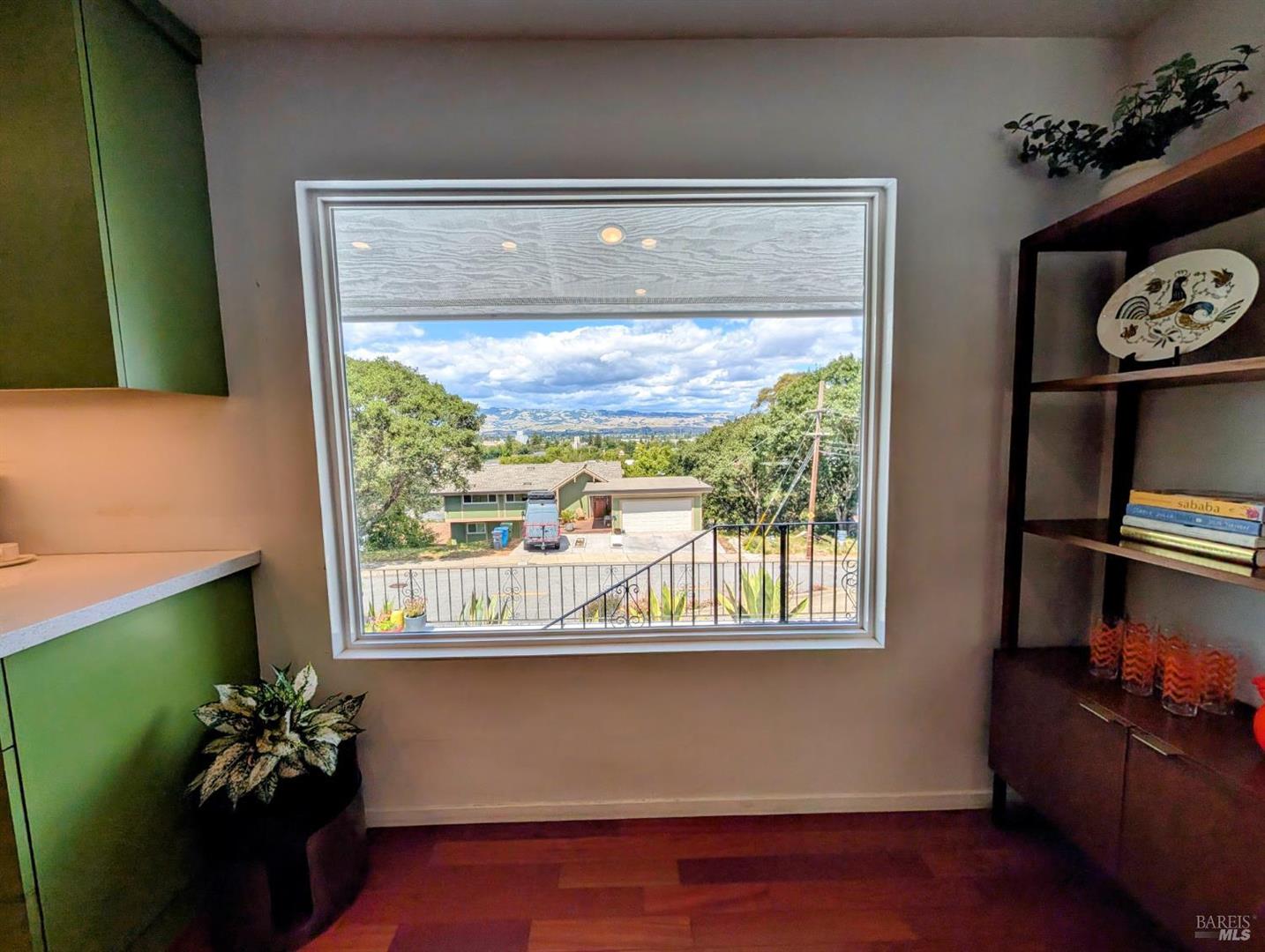 211 Hill Boulevard photo 18