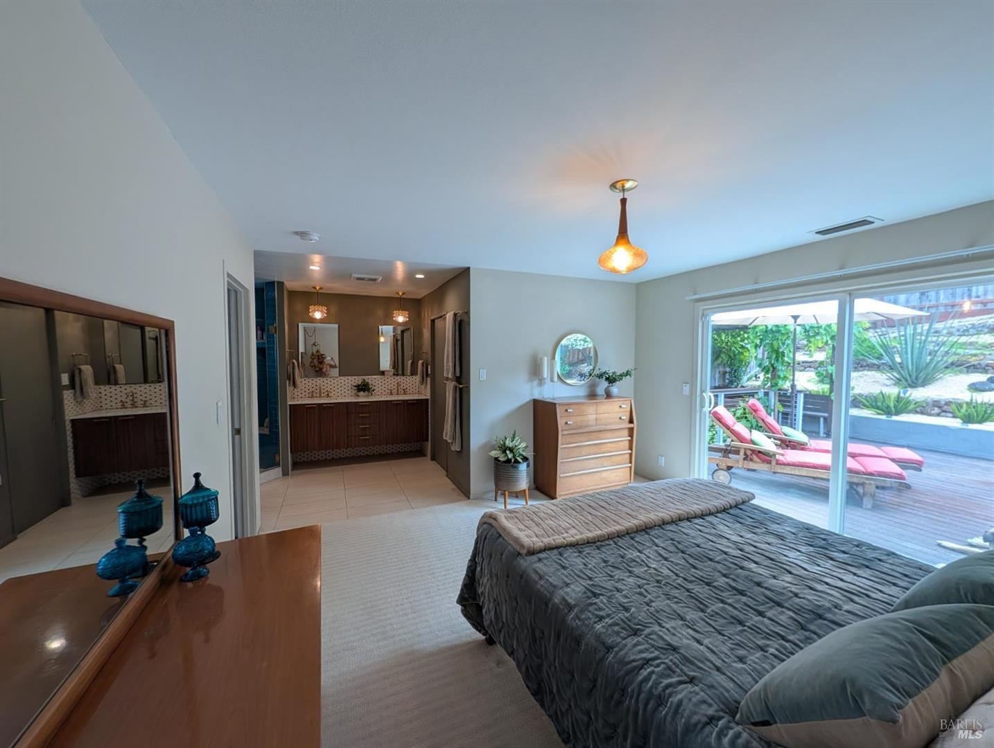 211 Hill Boulevard photo 21