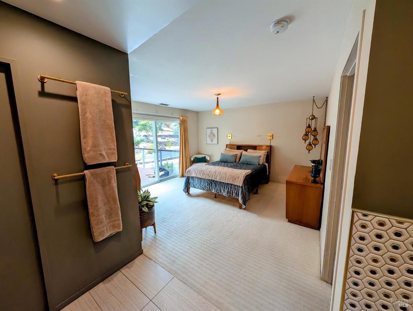 211 Hill Boulevard photo 24