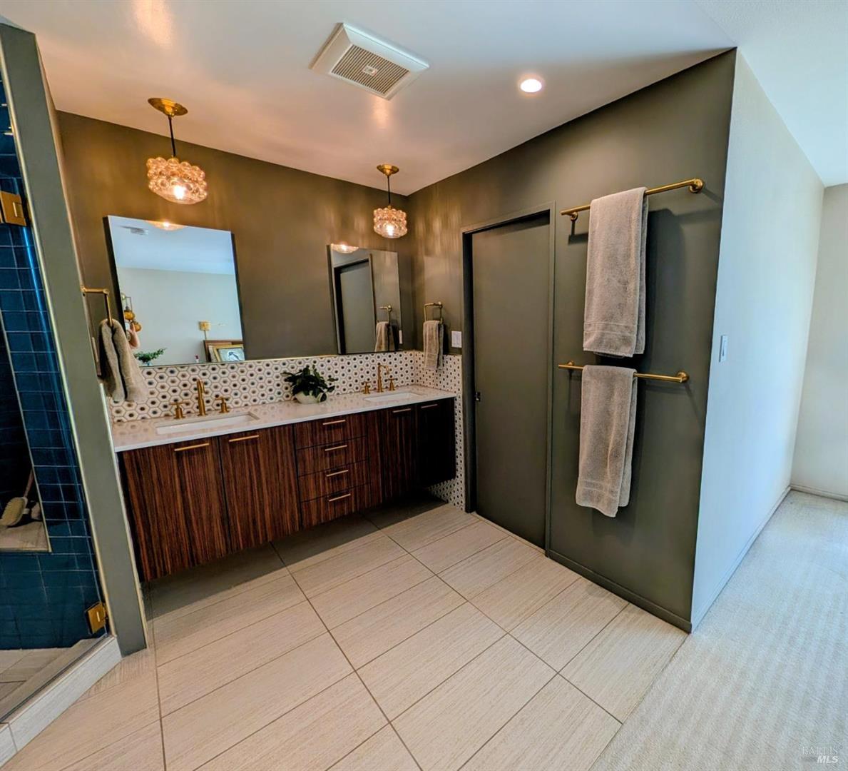 211 Hill Boulevard photo 26