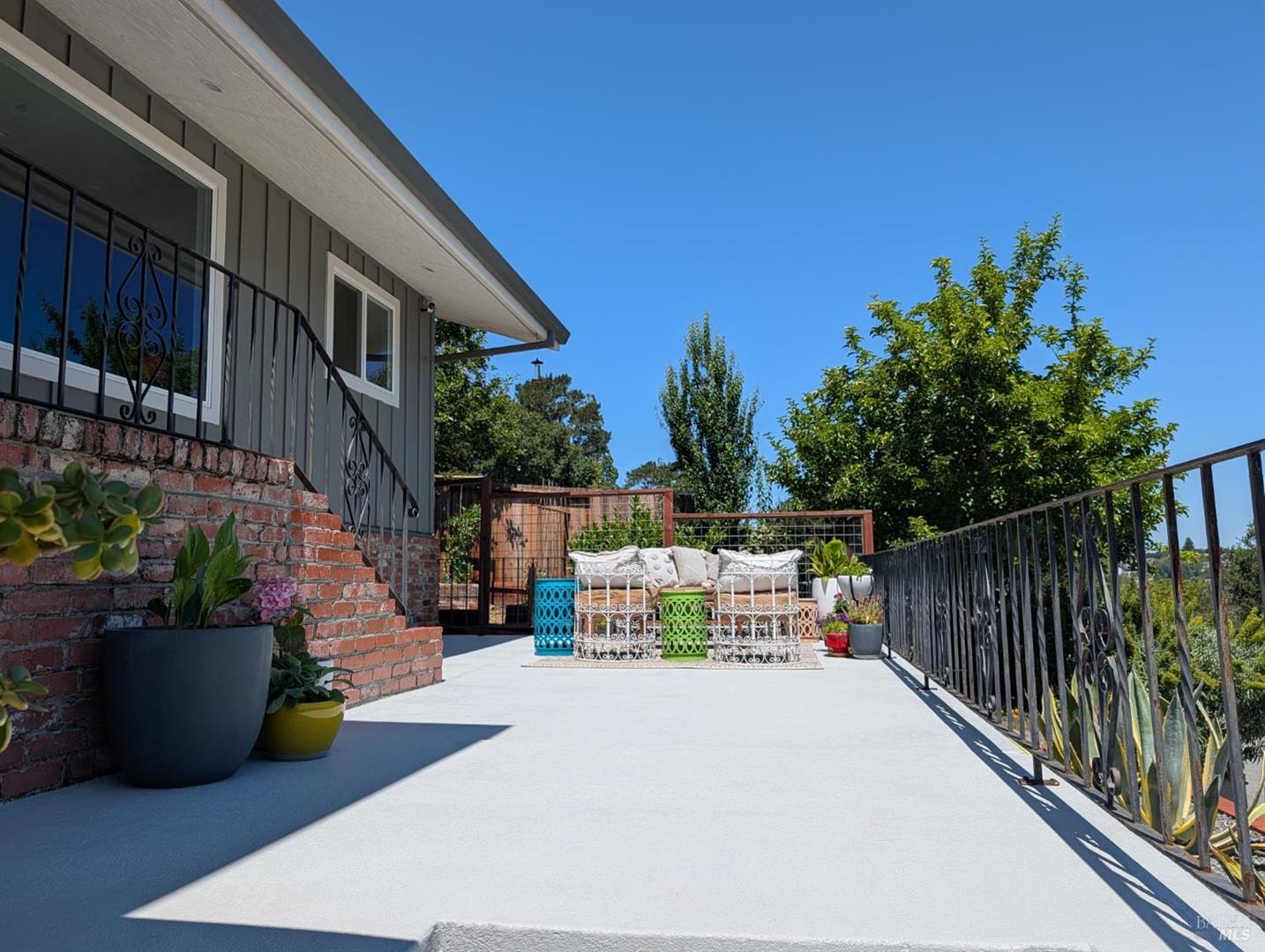 211 Hill Boulevard photo 4