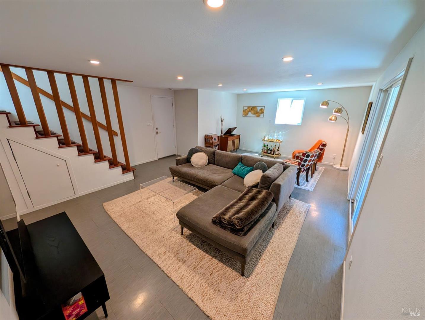 211 Hill Boulevard photo 34