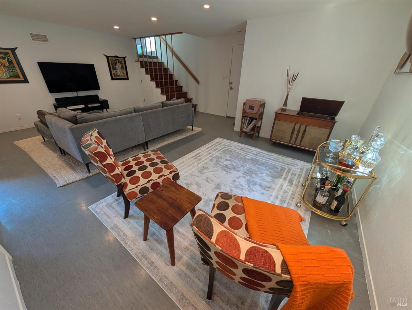 211 Hill Boulevard photo 35
