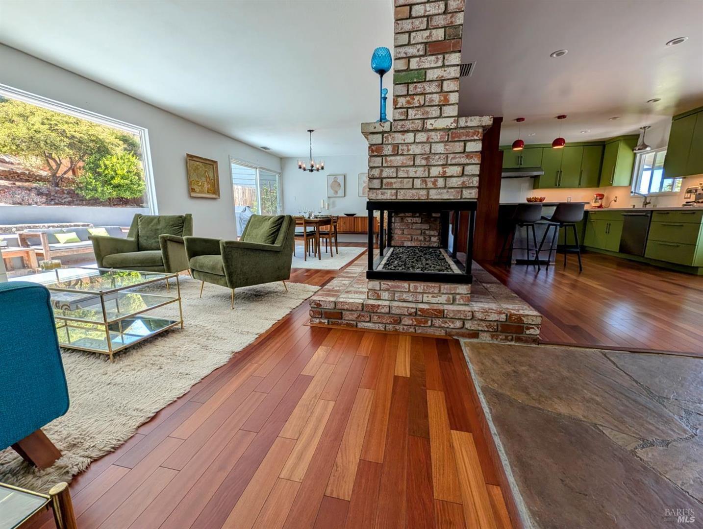 211 Hill Boulevard photo 10