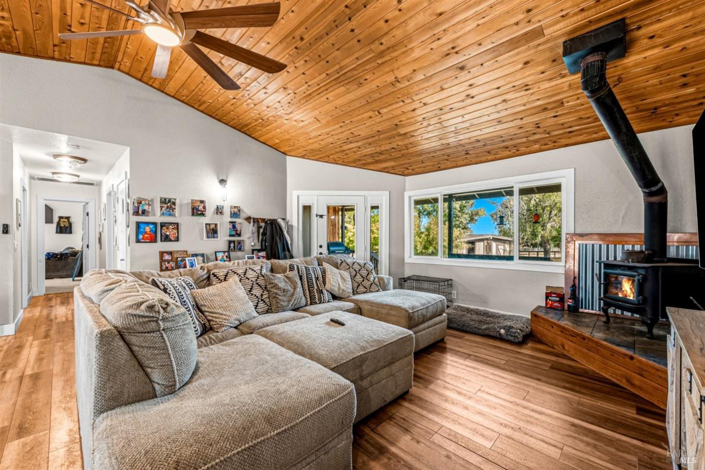 8571 Brand Lane photo 4