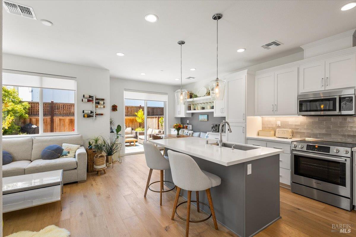 48 Riverbend Lane, Petaluma, CA 94952/94954