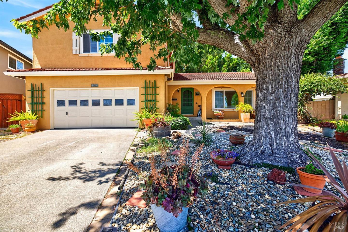 901 Catalpa Way, Petaluma, CA 94952/94954