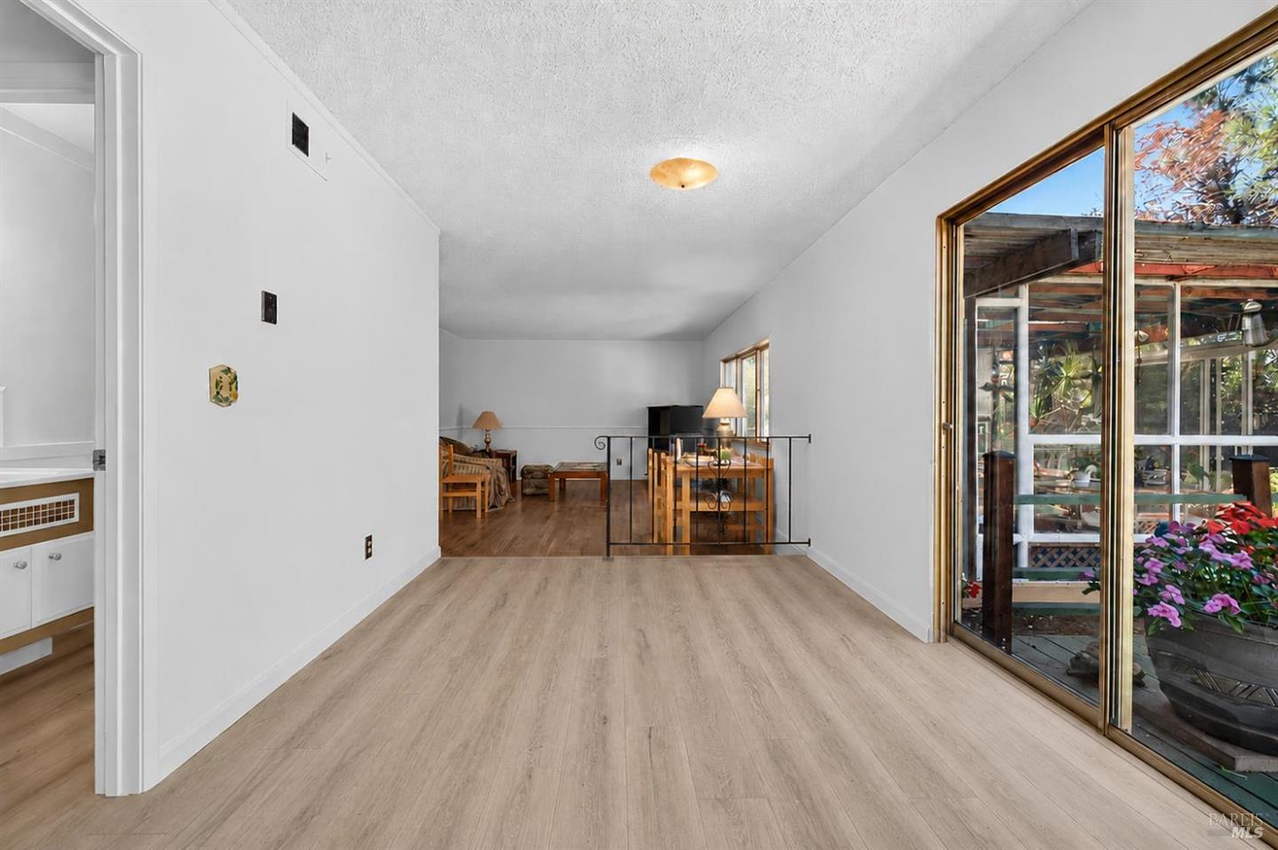 901 Catalpa Way photo 18