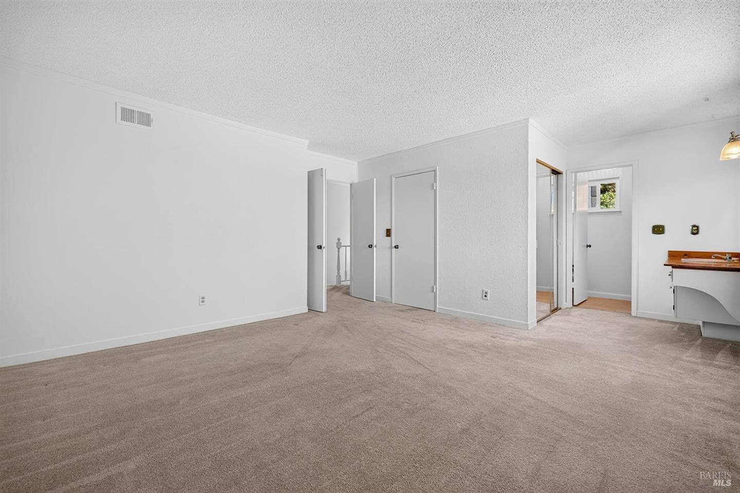 901 Catalpa Way photo 24