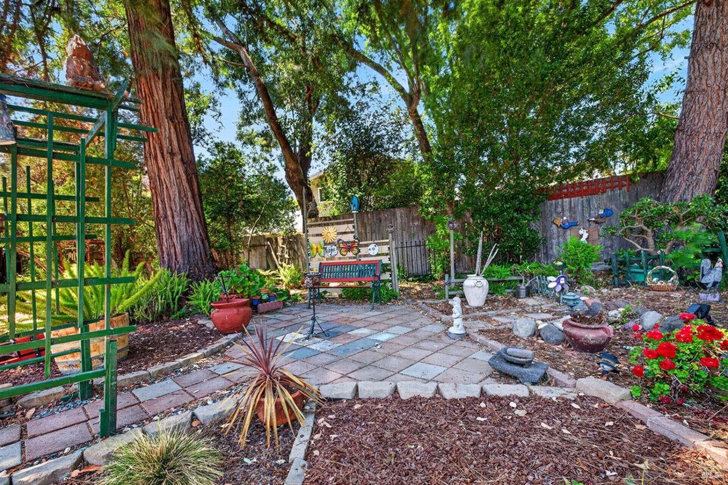 901 Catalpa Way photo 43