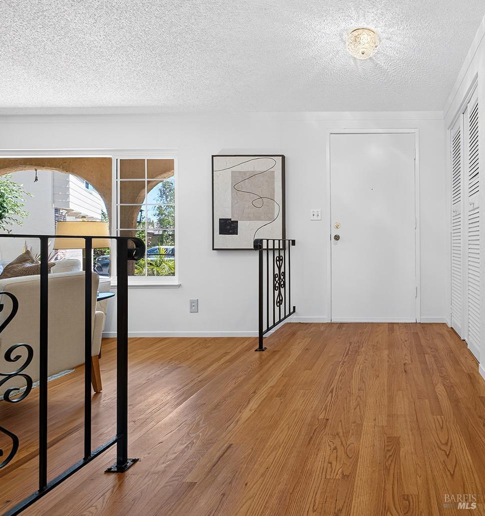 901 Catalpa Way photo 6