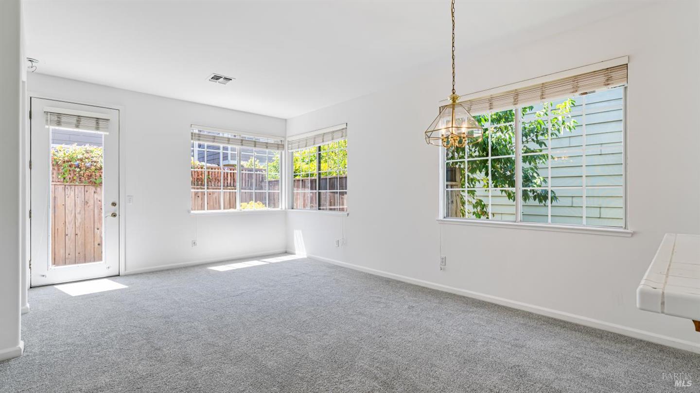 1013 Warren Drive photo 14