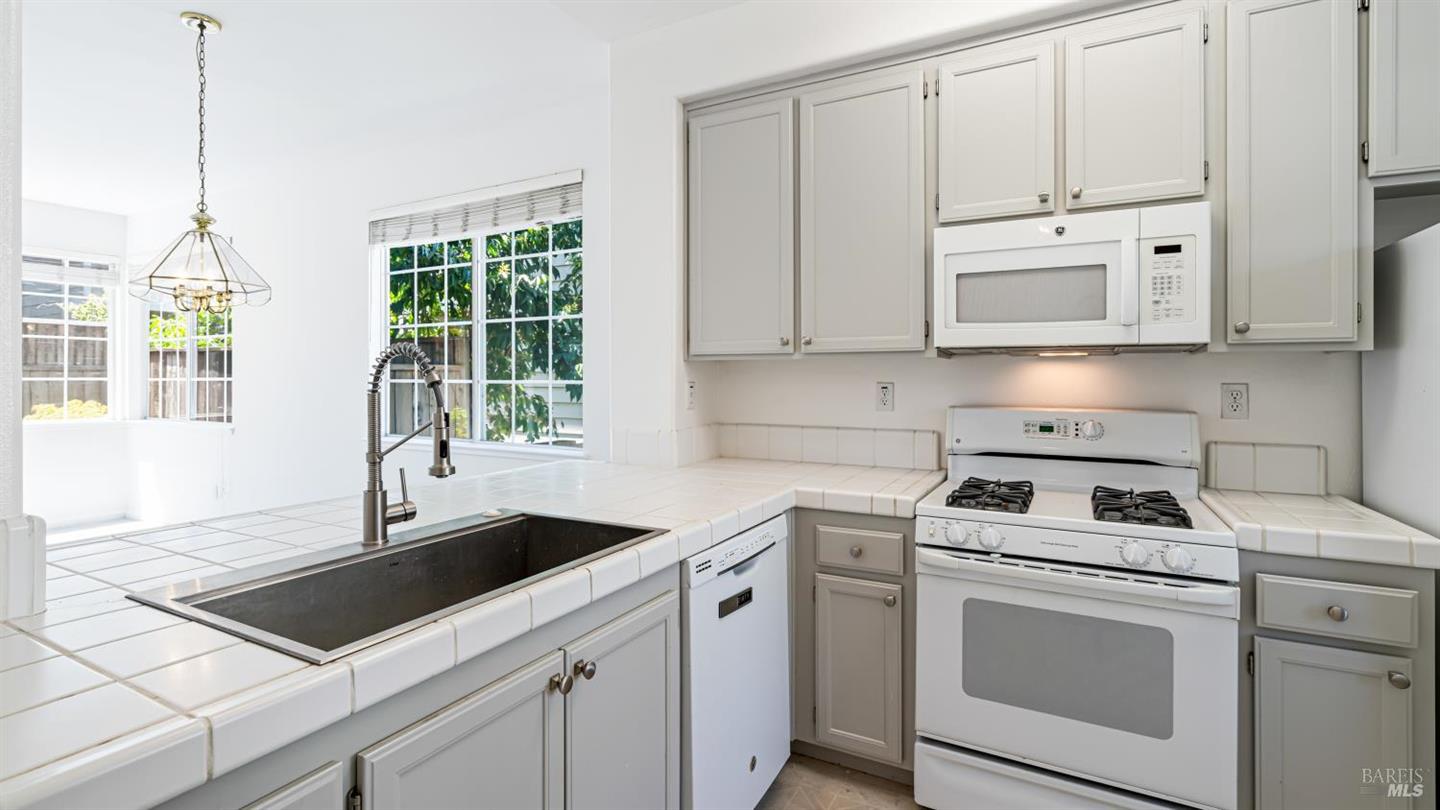 1013 Warren Drive photo 10