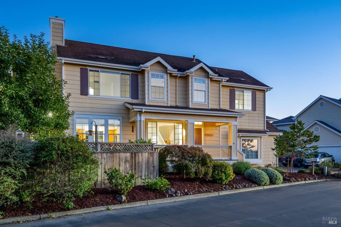 1073 Warren Drive, Petaluma, CA 94952/94954