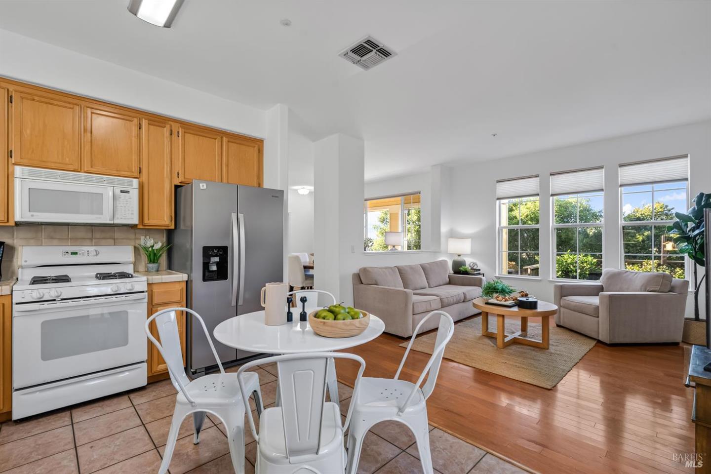 1073 Warren Drive photo 12