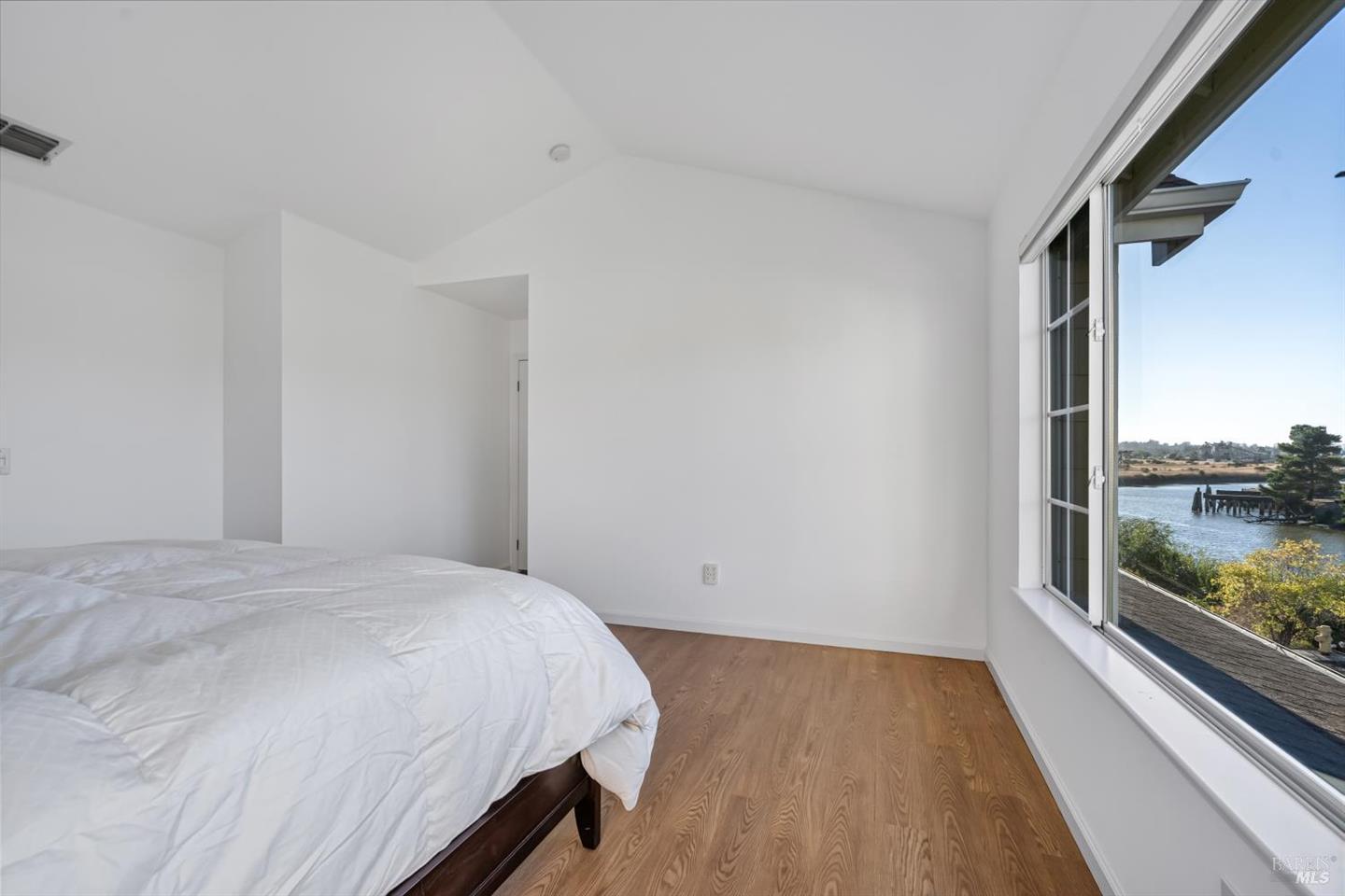 1073 Warren Drive photo 15
