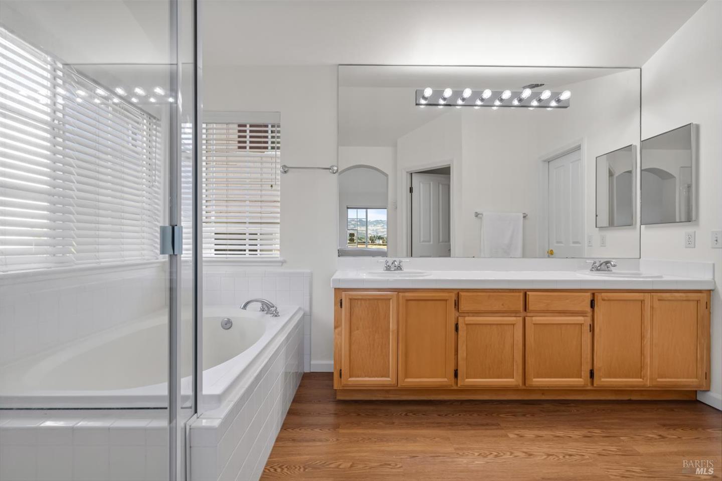 1073 Warren Drive photo 17