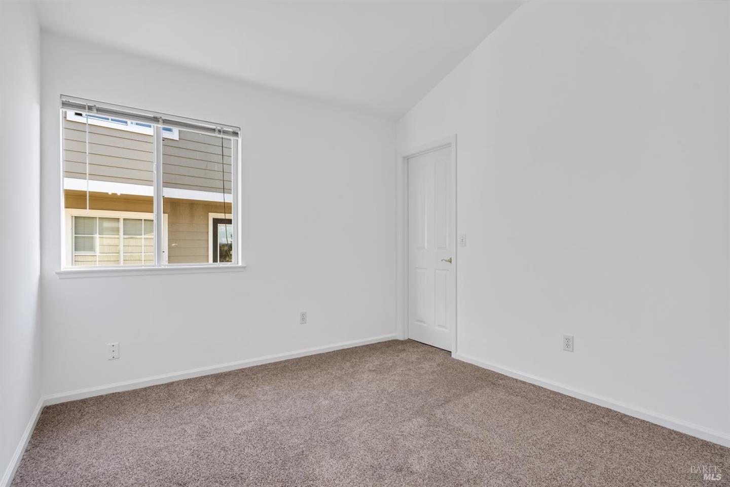 1073 Warren Drive photo 22