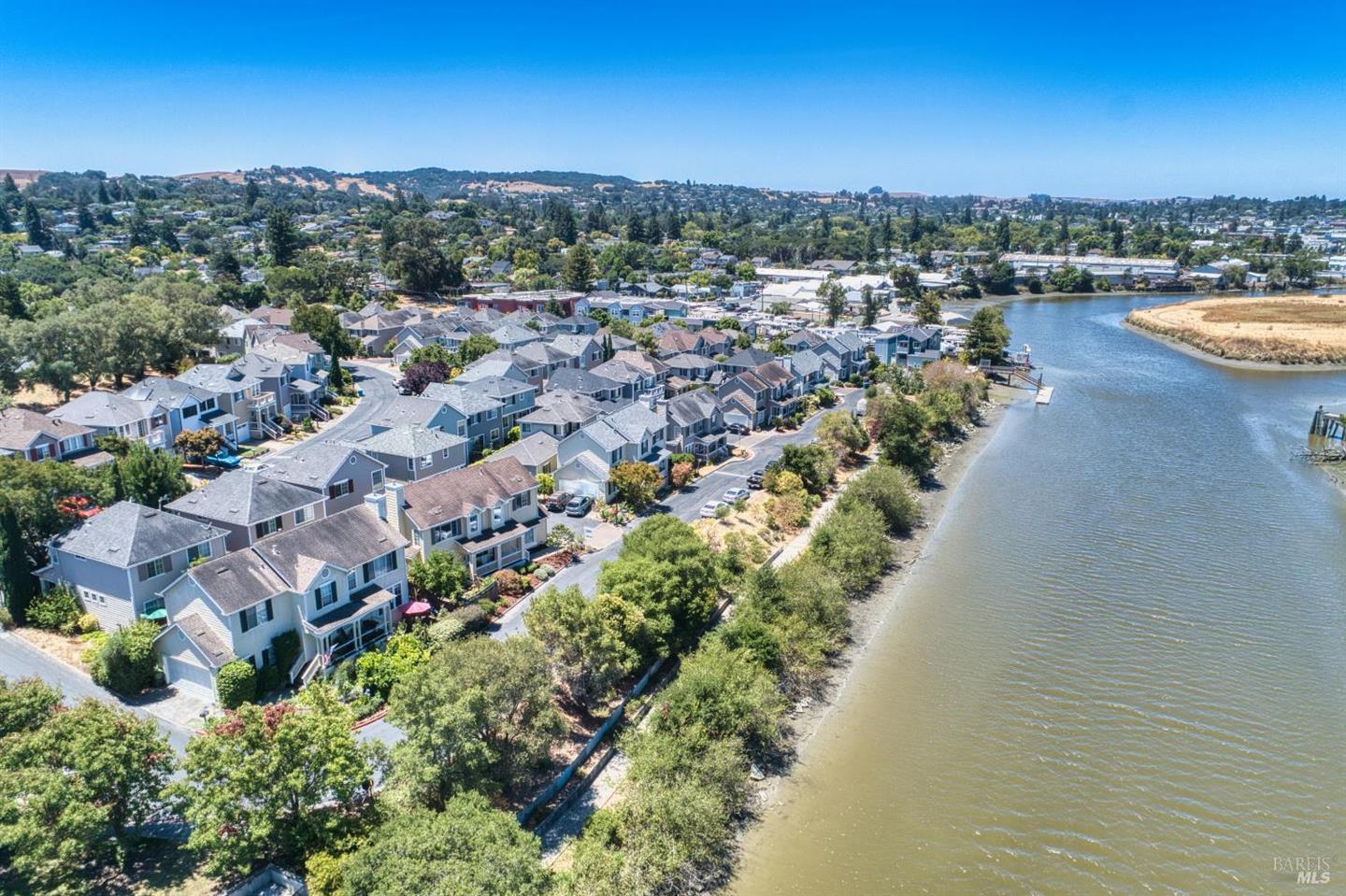 1073 Warren Drive photo 4