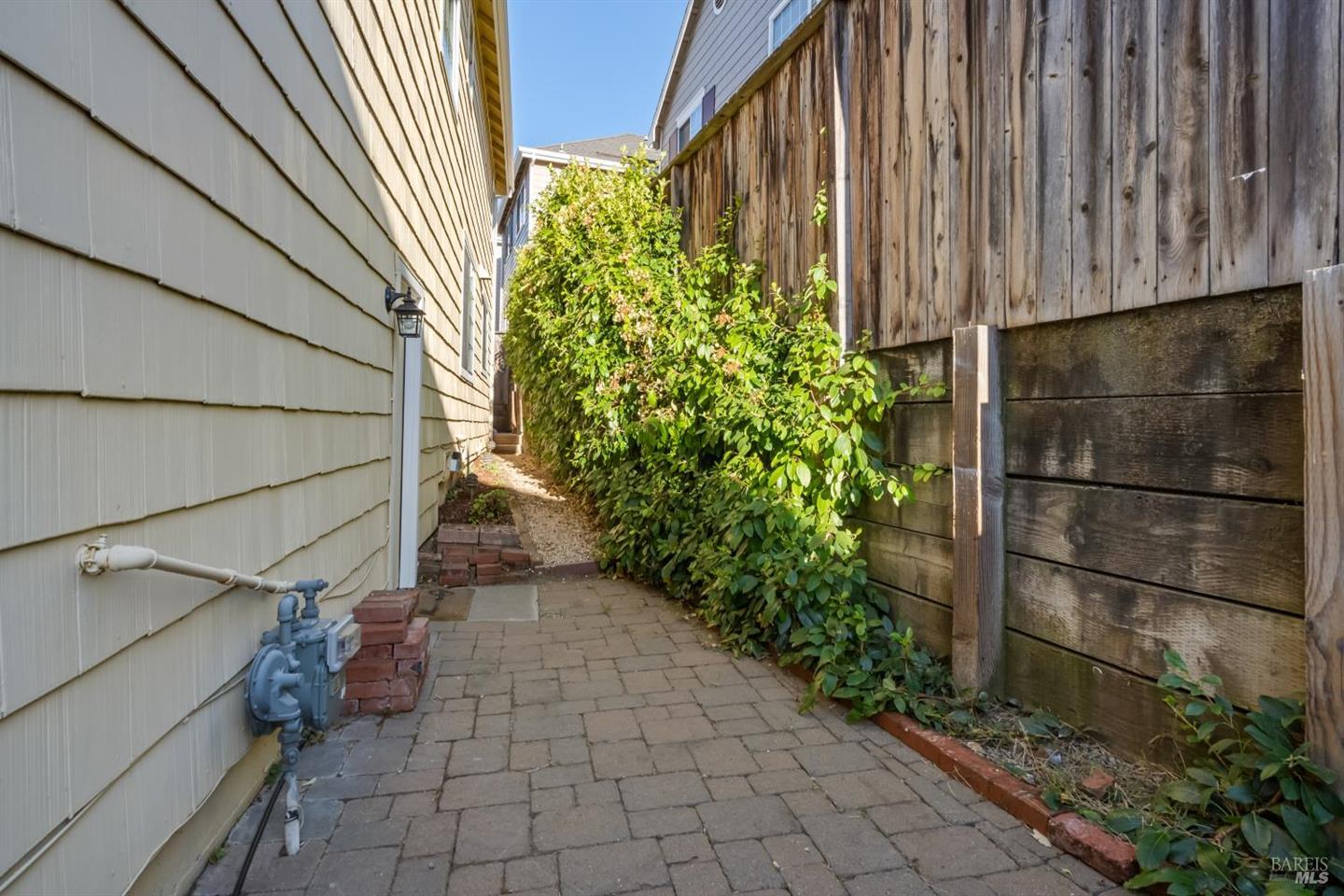 1073 Warren Drive photo 36