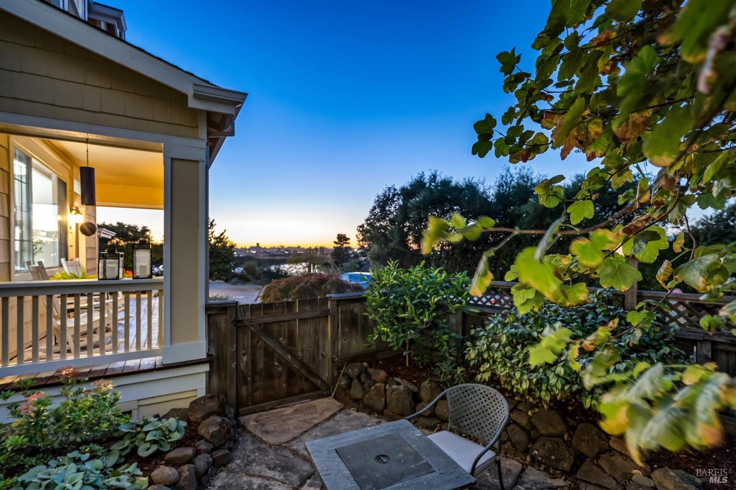 1073 Warren Drive photo 44