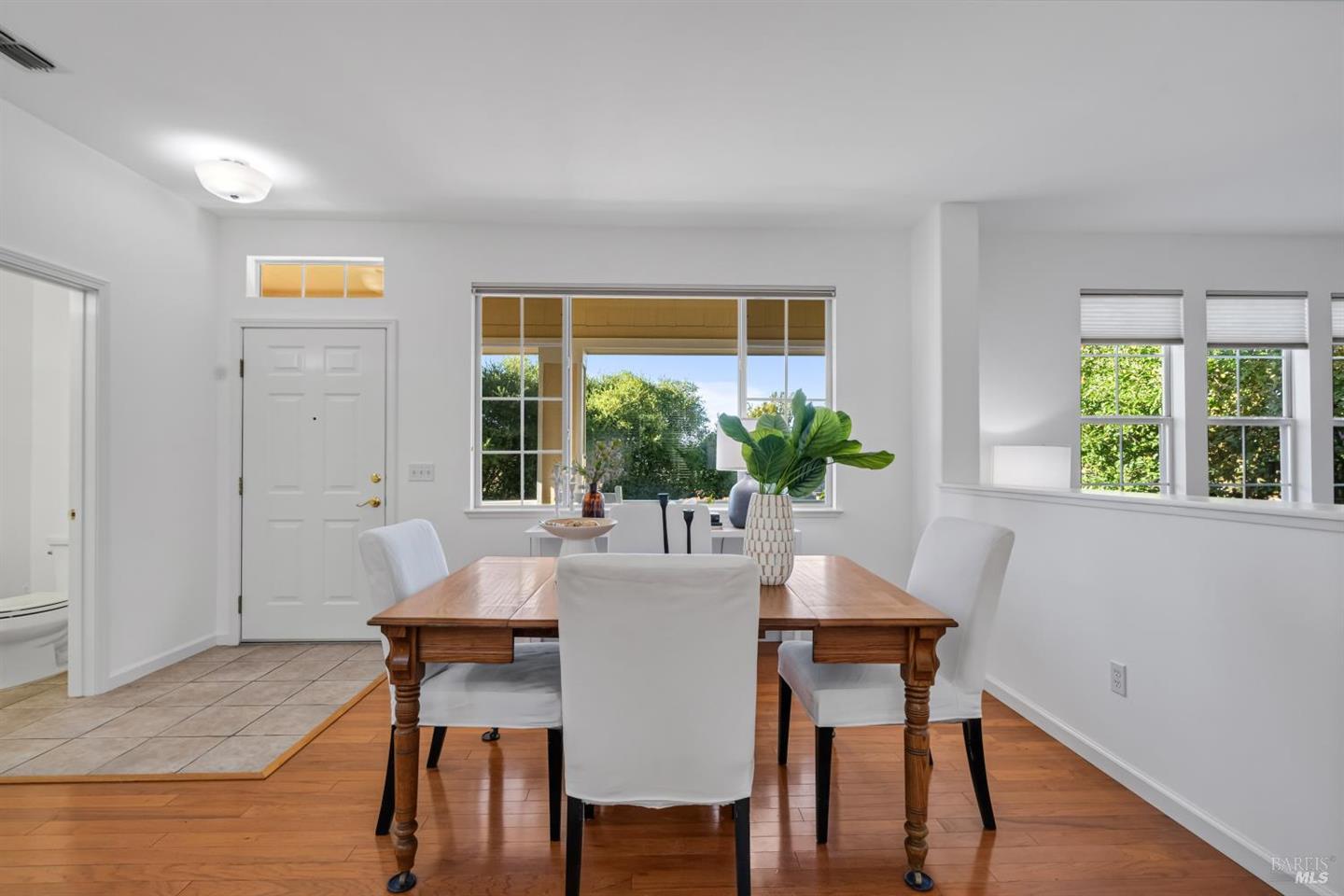 1073 Warren Drive photo 6