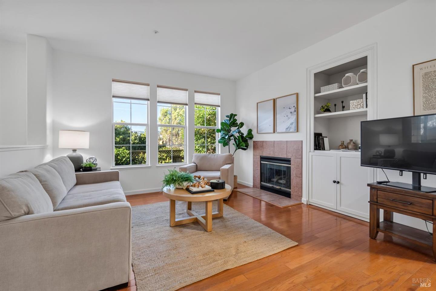 1073 Warren Drive photo 8