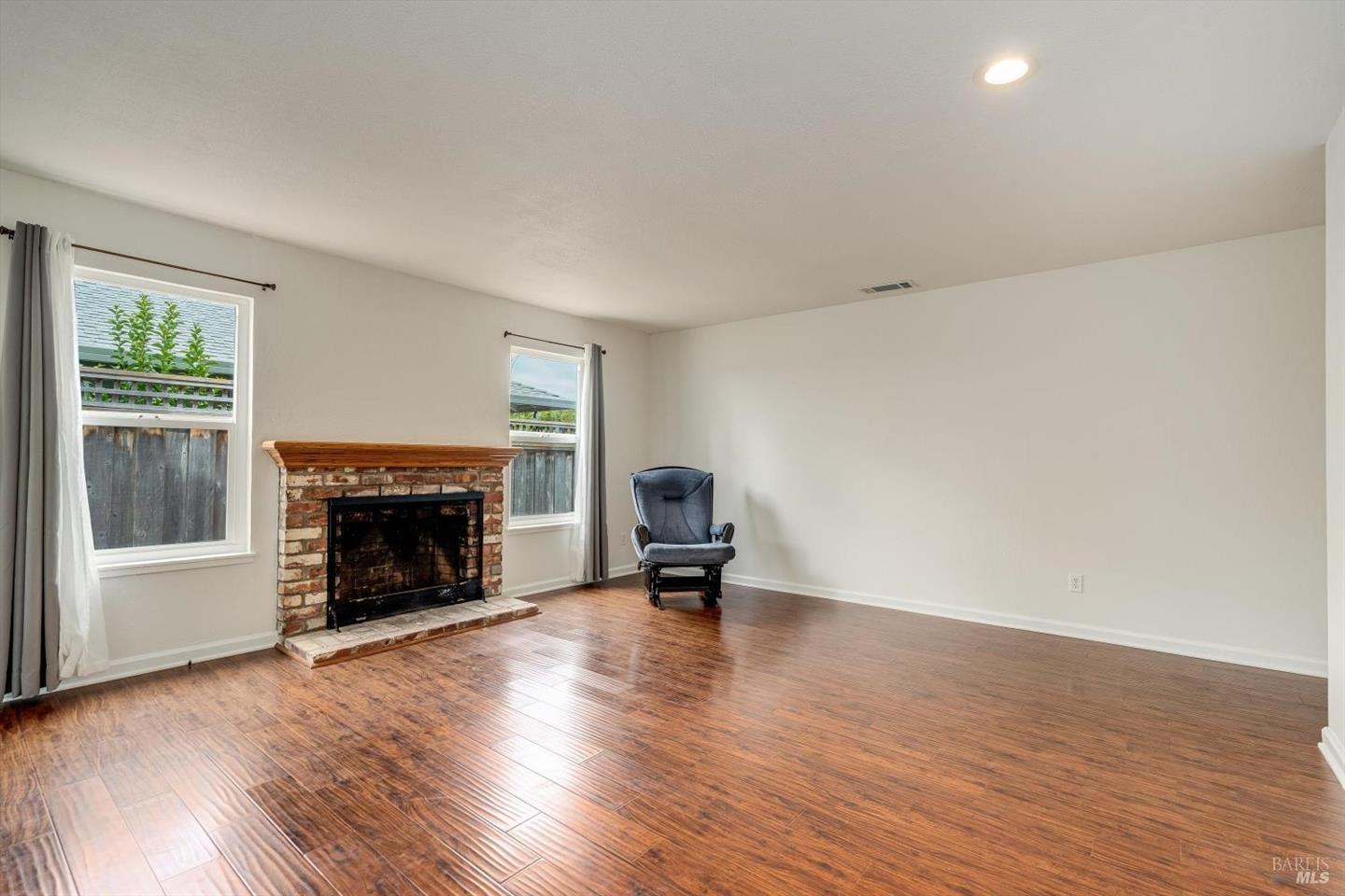 2076 Harrison Street photo 5