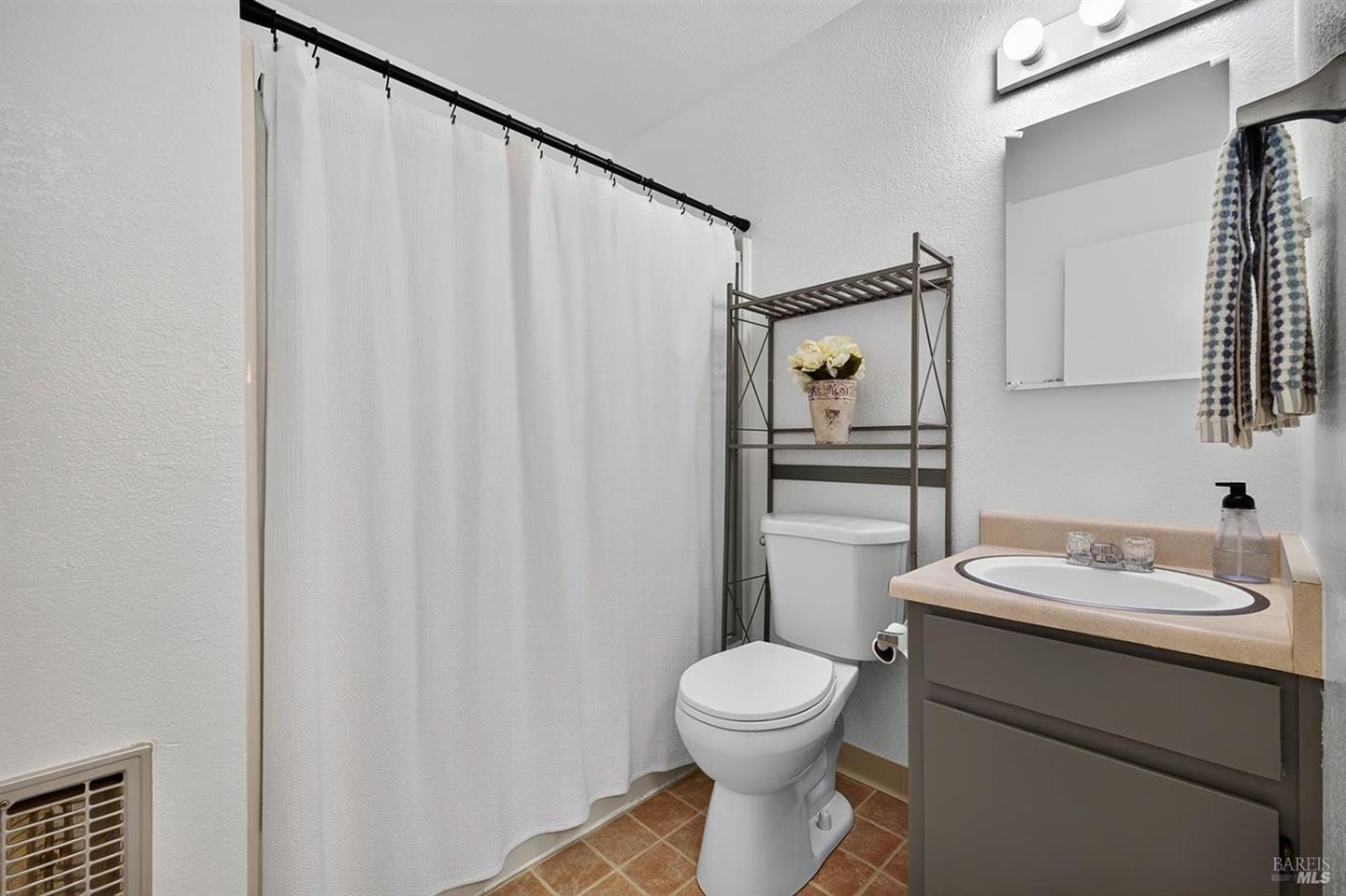 107 Acorn Drive photo 10