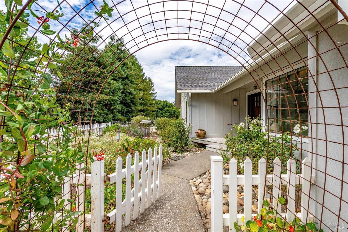 426 King Road, Petaluma, CA 94952/94954