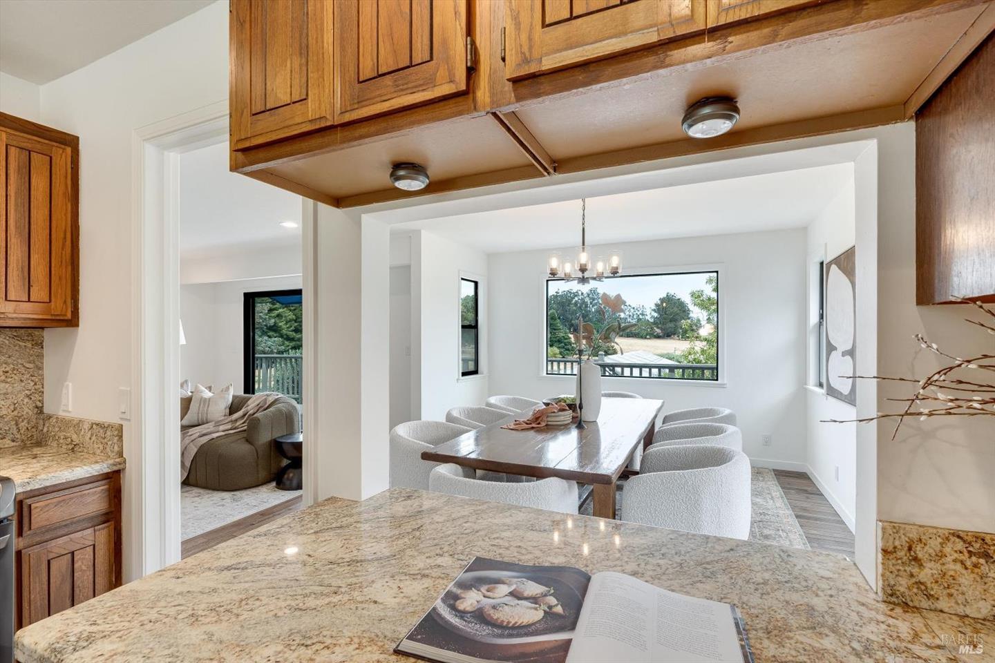 426 King Road photo 30