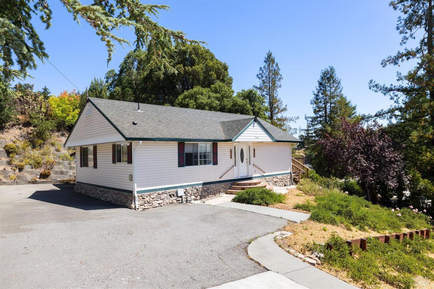 739 N Webster Street photo 32