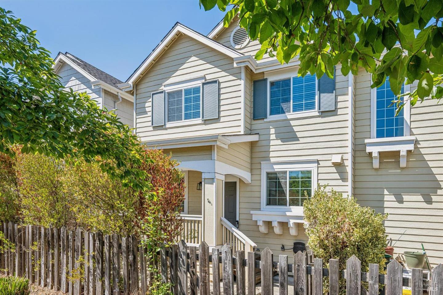 2032 Easton Drive, Petaluma, CA 94952/94954
