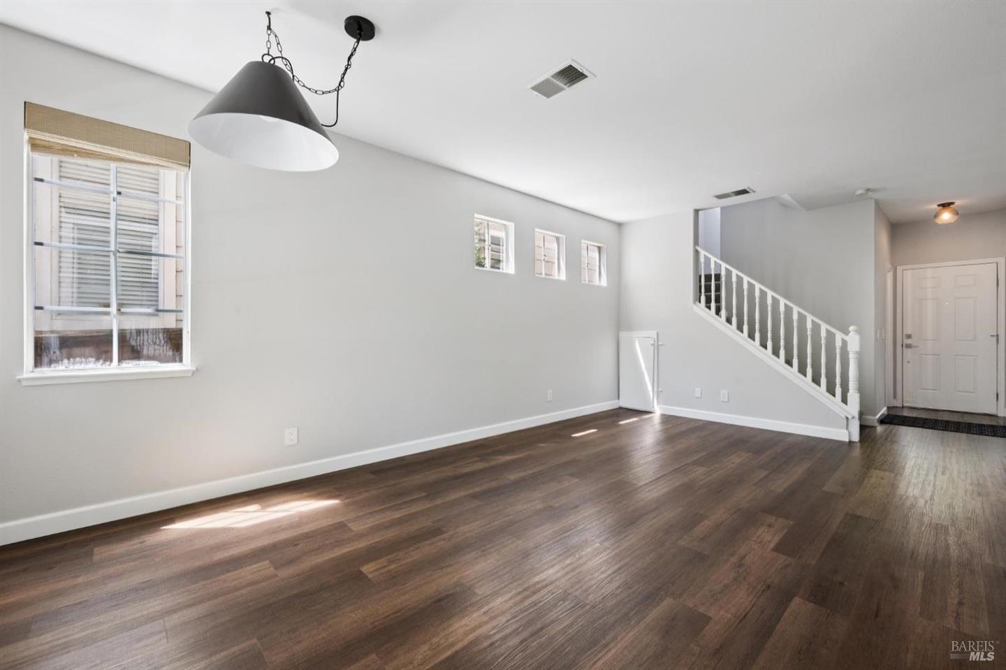 2032 Easton Drive photo 6