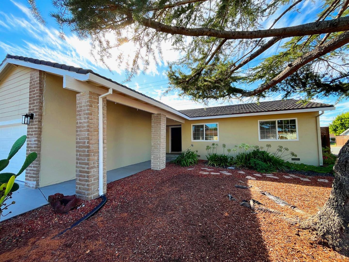 1641 E Madison Street photo 2