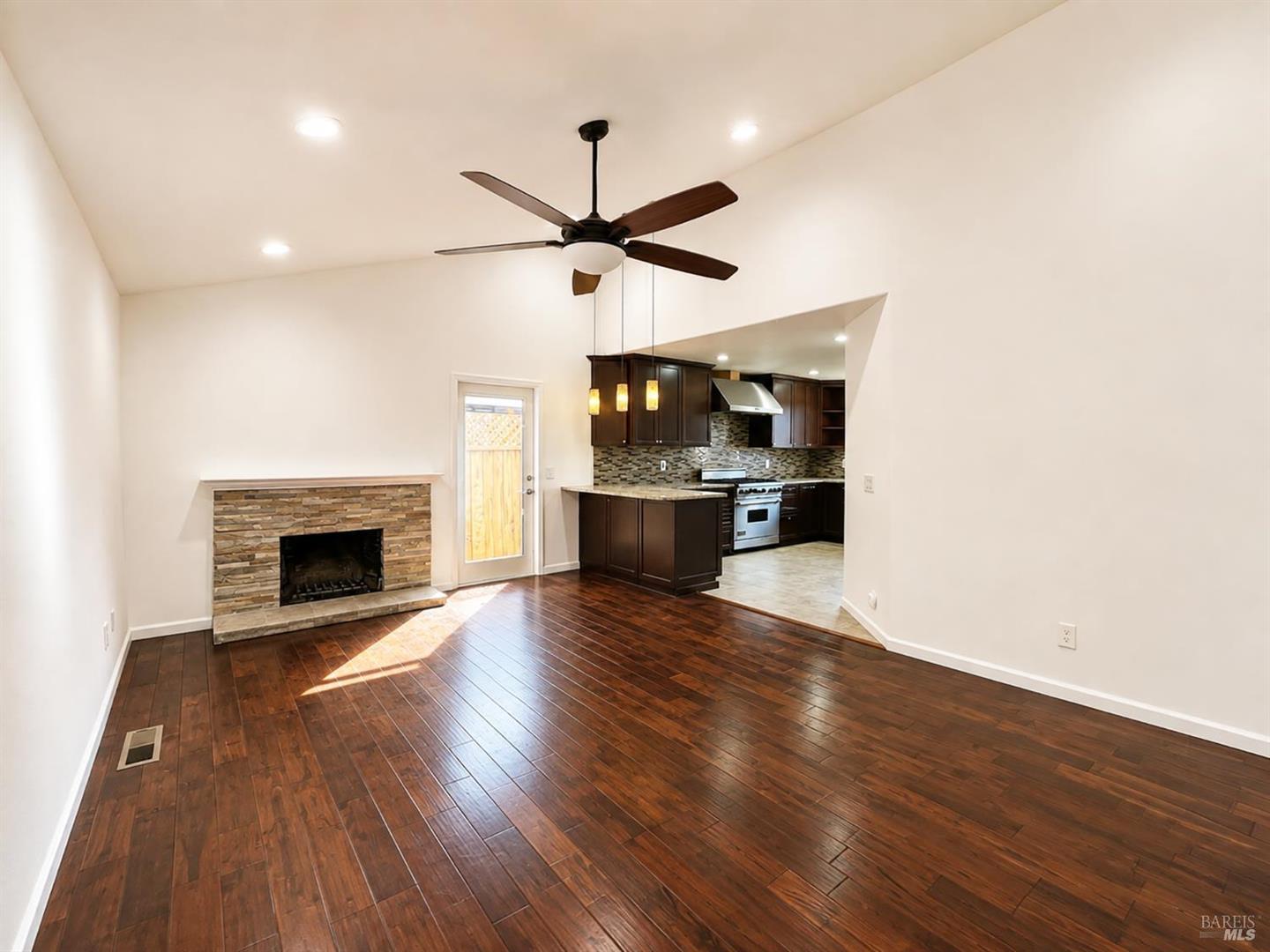 1641 E Madison Street photo 14