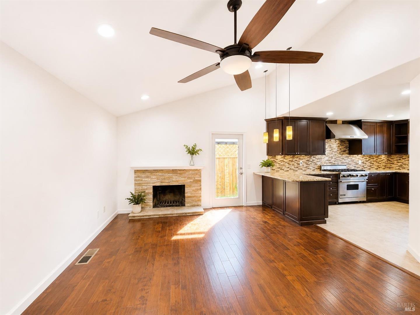 1641 E Madison Street photo 7