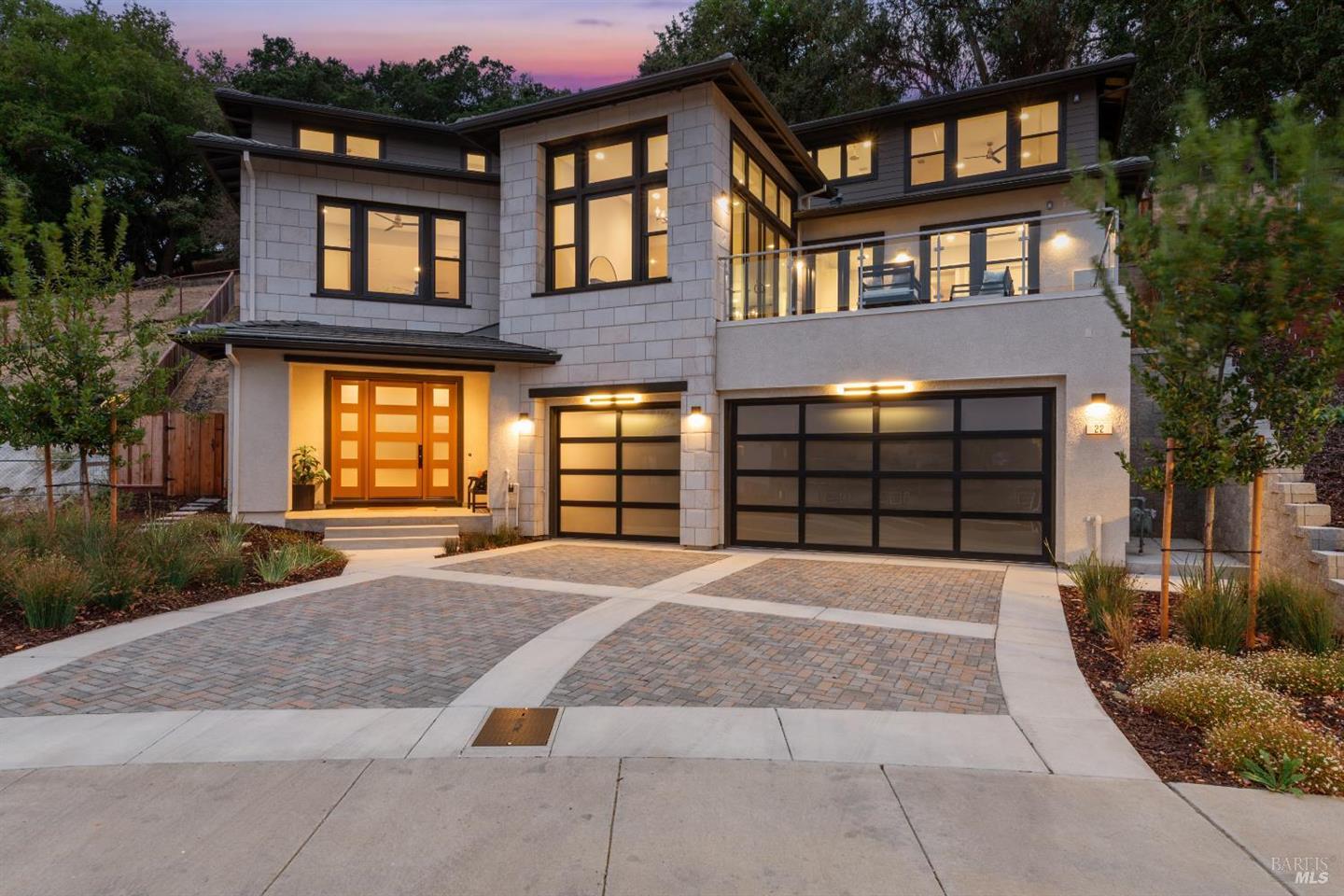 22 Oak Knoll Court, Petaluma, CA 94952/94954