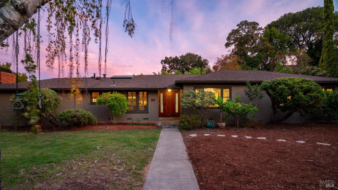 614 Deer Valley Court, Petaluma