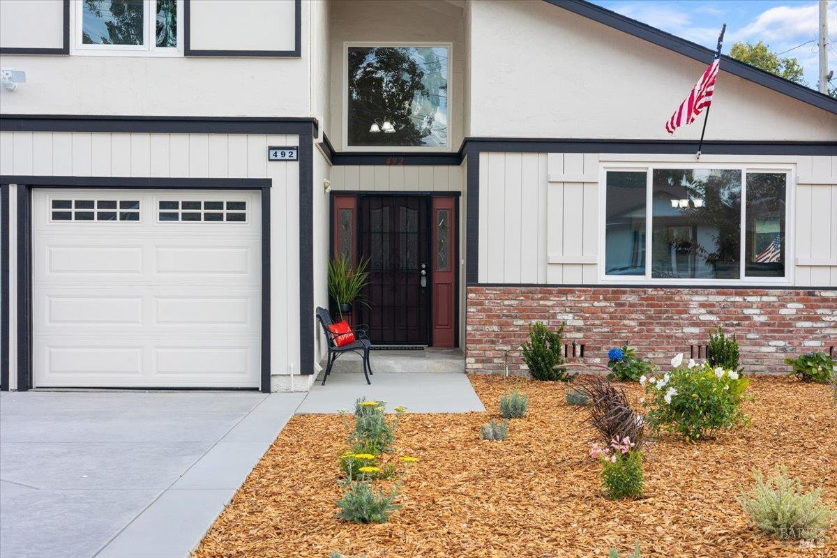 492 Albert Way photo 3