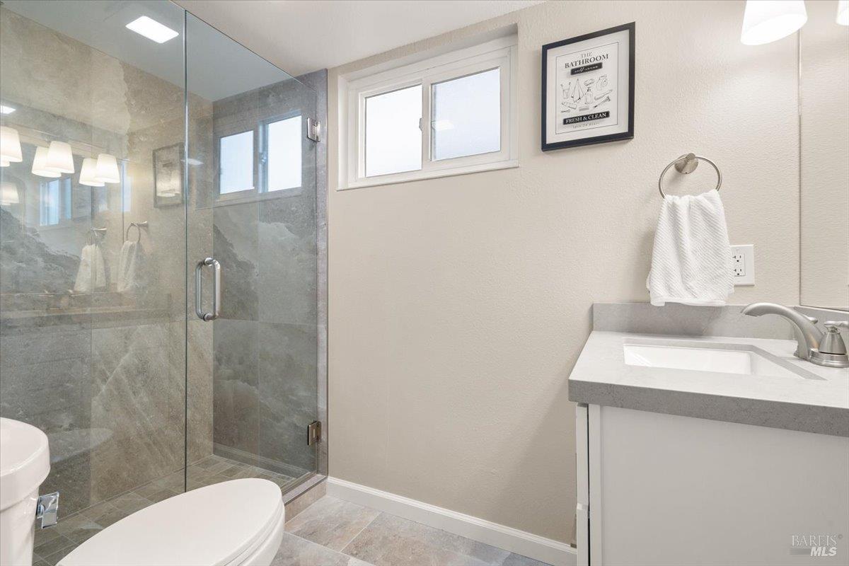 492 Albert Way photo 22
