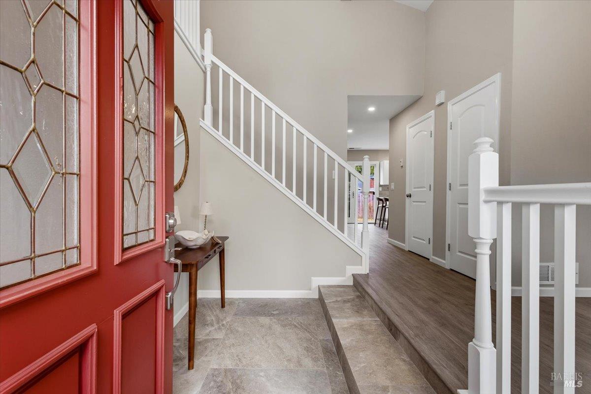 492 Albert Way photo 4