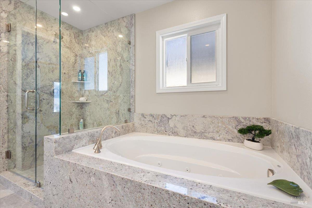 492 Albert Way photo 32