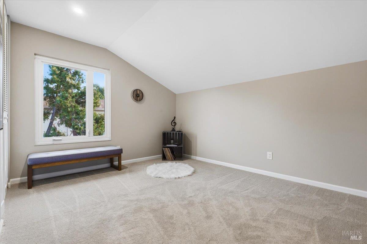 492 Albert Way photo 33