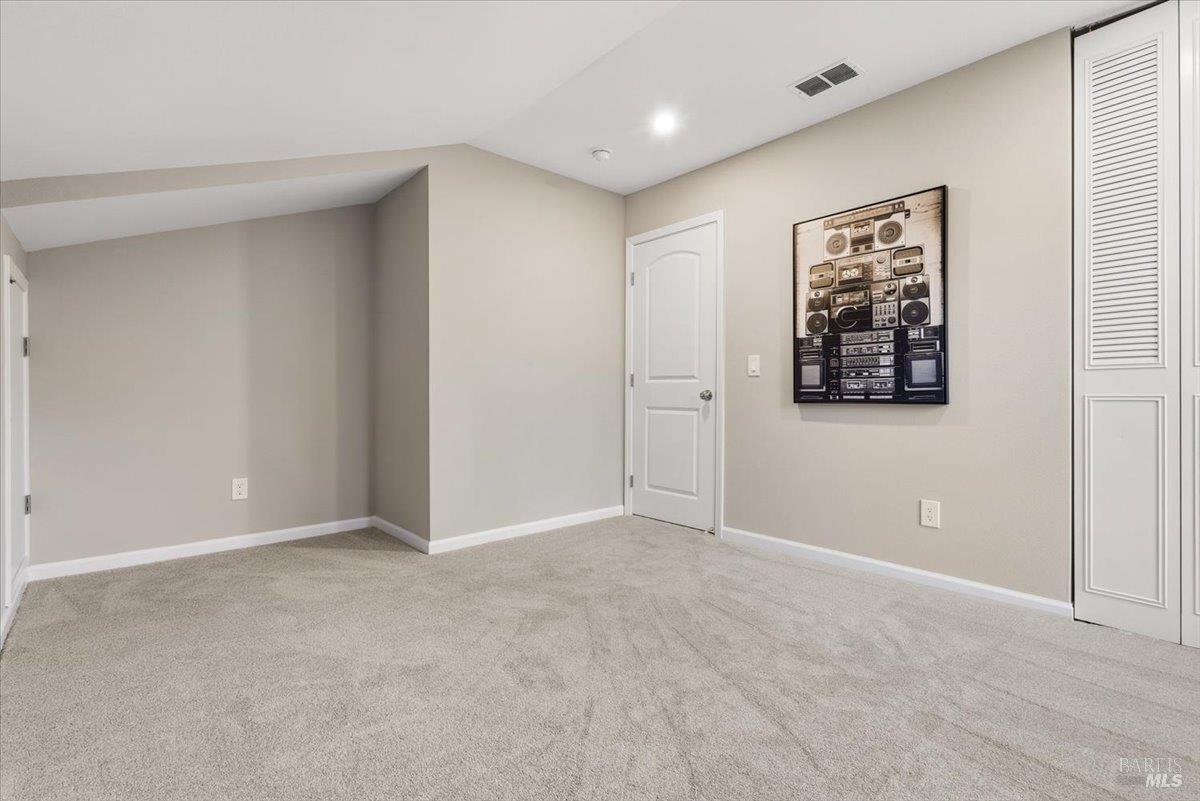 492 Albert Way photo 34