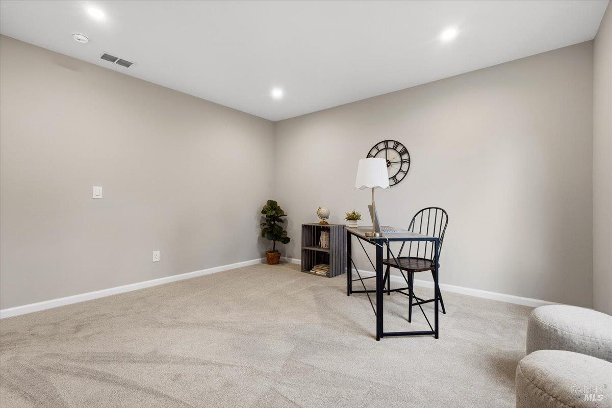492 Albert Way photo 37