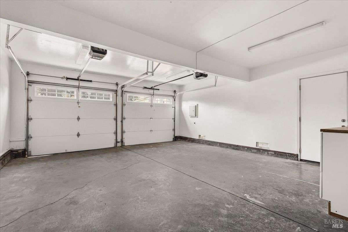492 Albert Way photo 39