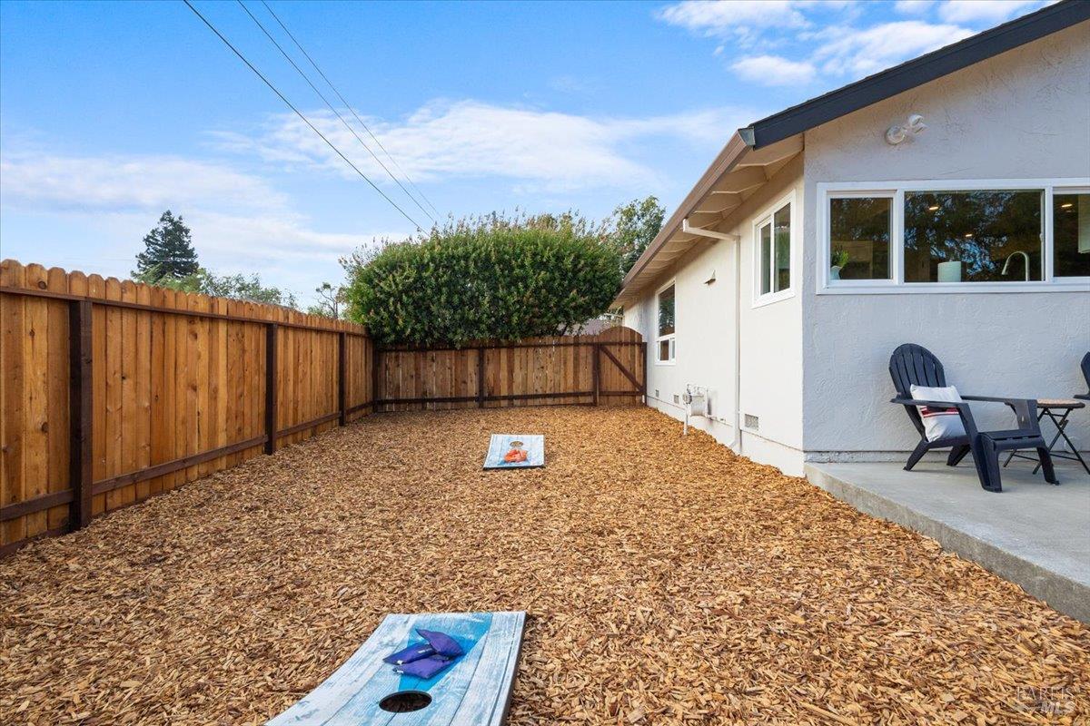 492 Albert Way photo 43