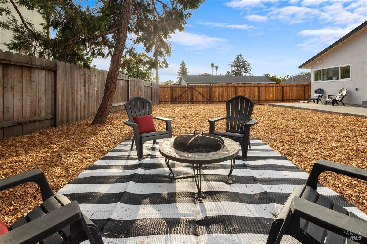 492 Albert Way photo 44